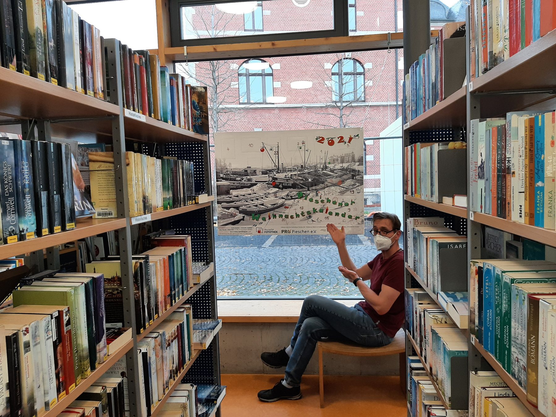 Aufhängung in der Bibliothek Pieschen 2021