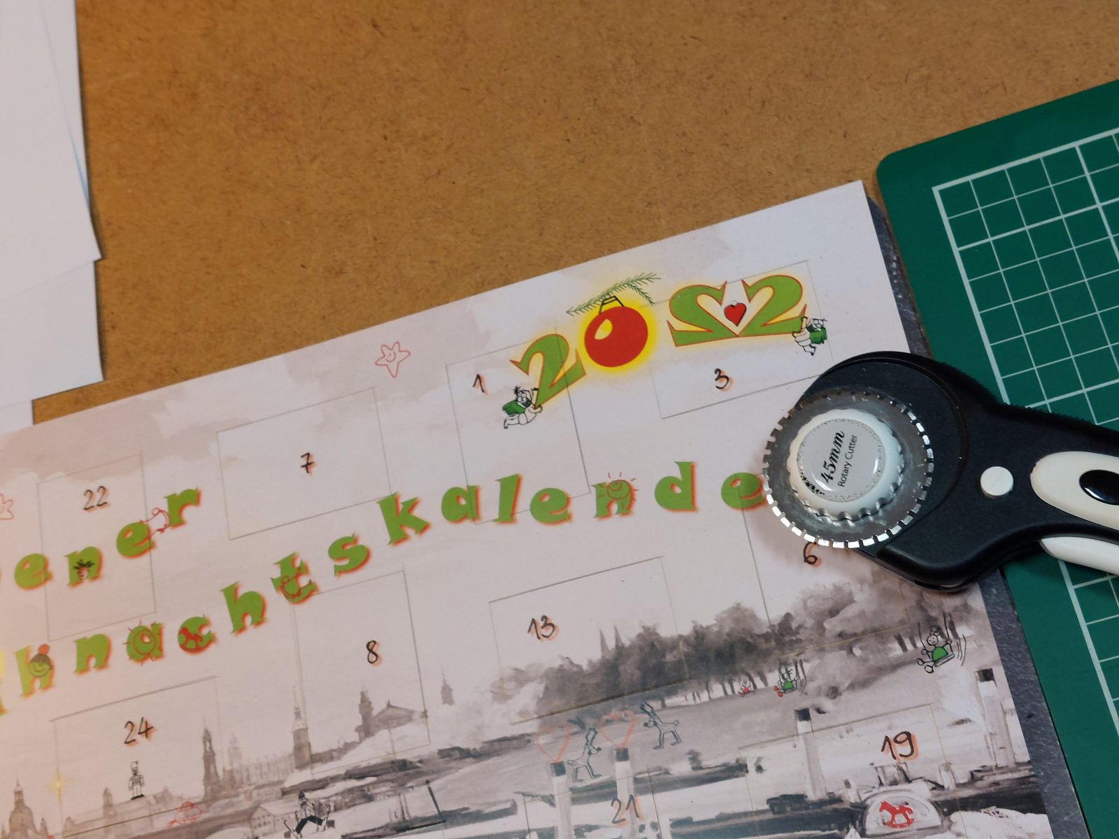 Schnittarbeiten am Kalender 2022